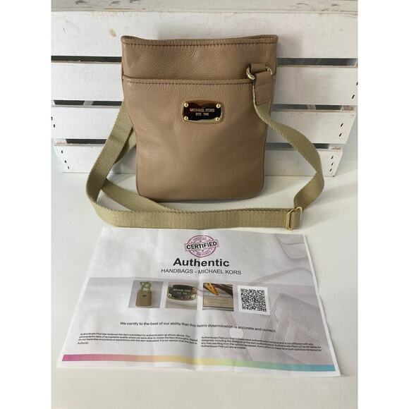 MICHAEL KORS SMALL NUDE TAN PEBBLED LEATHER CROSSBODY BAG - Picture 2 of 13